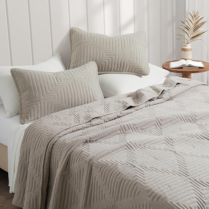 Oli Anderson Queen Quilt Set, Khaki Lightweight Soft Bedspread Coverlet, Basket Weave Pattern Bedding, 3PCS Modern Geometric Stitching Textured Comforter Sets (1 Quilt and 2 Pillow Shams)
