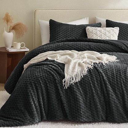 Petrichor Fluffy Twin Comforter Set - Ultra-Soft Black Flannel Thick Comforter for Queen Bed, Luxury Warm Bedding Set for Winter & Fall, Cozy Fuzzy Bed Set 2 Pieces (1 Comforter & 1 Pillowcase)