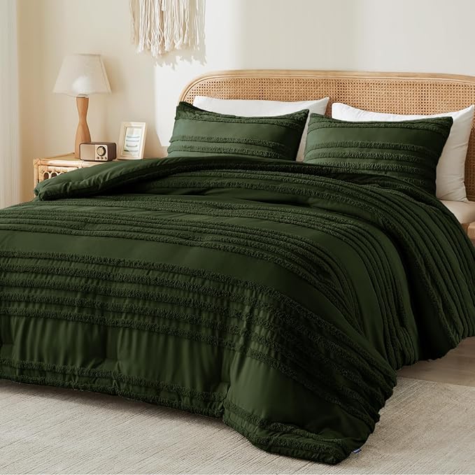 BEDELITE Boho King Size Comforter Set - Olive Green Tufted Striped Bed Set 3 Pieces, Soft Vintage Farmhouse Comforter for All Seasons, Boho Home Decor,Fluffy Jacquard Bedding with Pillow Sham