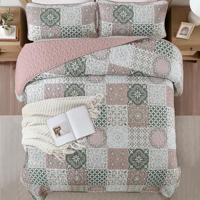 Dobuyly Blush Quilt Set King Size, Boho Patchwork Plaid Bedspread Coverlet Set, 3 Pieces Soft Microfiber Farmhouse Quilt Bedding Set Lightweight Bed Cover for All Seasons 110"x90"
