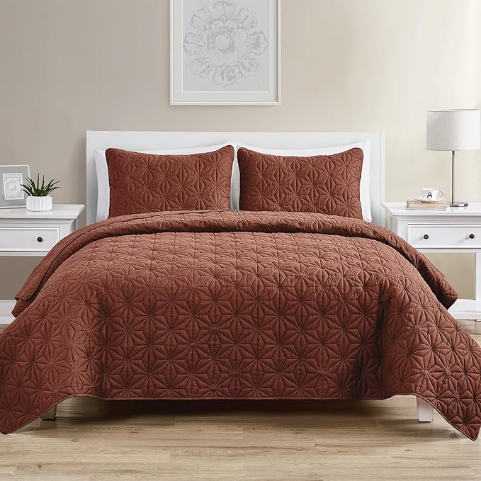 VCNY Home Orange Quilt Set for Queen Bed, 3-Piece Bedspread Coverlet and Shams, Soft Bedding Comforter Alternative for All Seasons (Kaleidoscope, Full/Queen)