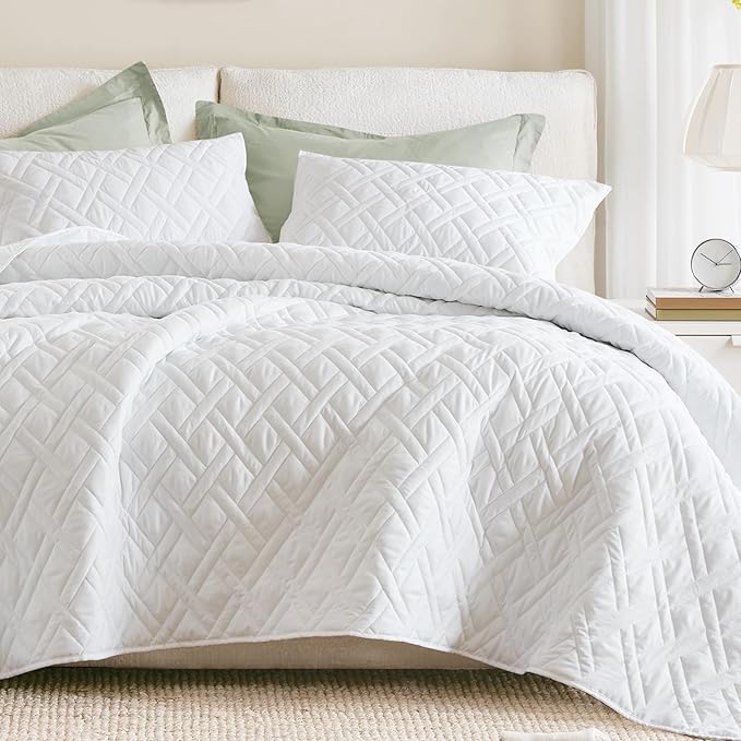 Comfort Spaces King Quilt Set Modern Reversible Diamond Coverlet King Bedding Set Cozy Quilted Winter Layer, All Season Lightweight Soft King Size Quilt, Kienna, White Diamond 3 Piece