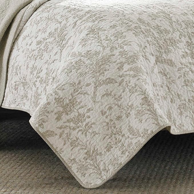 Laura Ashley - King Quilt Set, Soft Cotton Bedding with Reversible Design, Medium Weight for Year Round Use, 3 Piece Bed Set with Matching Pillowcases (Amberley Beige)