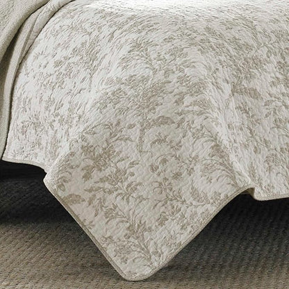 Laura Ashley - King Quilt Set, Soft Cotton Bedding with Reversible Design, Medium Weight for Year Round Use, 3 Piece Bed Set with Matching Pillowcases (Amberley Beige)