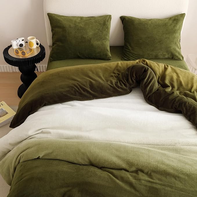 CLOTHKNOW Green White California King Comforter Set 3Pcs Velvet Bedding Comforter Sets Soft Comforter with 2 x Pillow Cases