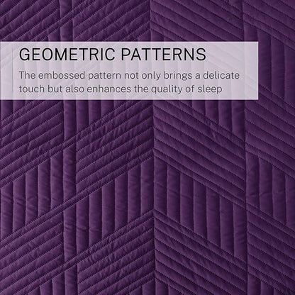 Exclusivo Mezcla Ultrasonic King Quilt Bedding Set, Lightweight Deep Purple Bedspreads Soft Modern Geometric Coverlet Set for All Seasons (1 Quilt and 2 Pillow Shams)