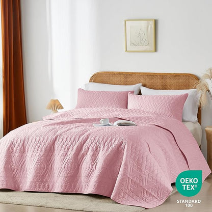 akkialla Full/Queen Quilt Set, Pink Lightweight Microfiber Bedspread Coverlet, Boho Geometric Pattern, Soft All-Season Bedding, 3-Piece (1 Quilt, 2 Pillow Shams) | Breathable material, Modern Style