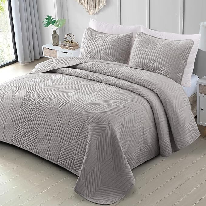Exclusivo Mezcla Ultrasonic Full Queen Quilt Bedding Set, Lightweight Light Grey Bedspreads Soft Modern Geometric Coverlet Set for All Seasons (1 Quilt and 2 Pillow Shams)