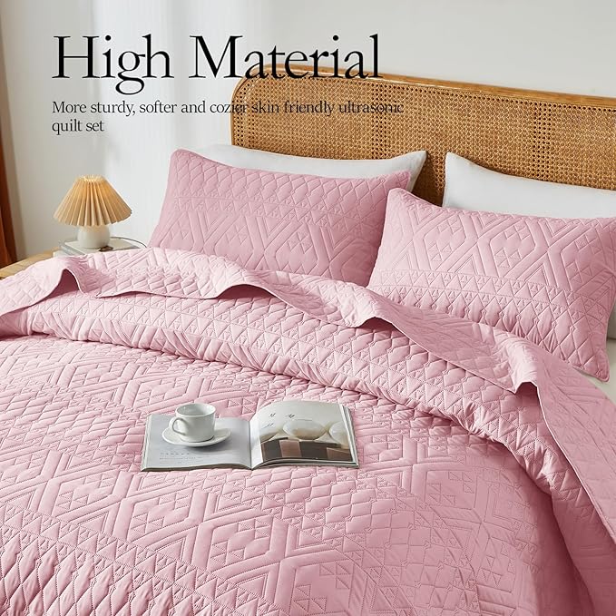 akkialla Full/Queen Quilt Set, Pink Lightweight Microfiber Bedspread Coverlet, Boho Geometric Pattern, Soft All-Season Bedding, 3-Piece (1 Quilt, 2 Pillow Shams) | Breathable material, Modern Style