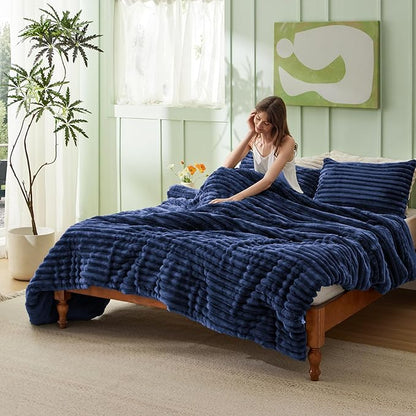 Bedsure King Comforter - GentleSoft™ 3 Pieces Double-Side Fleece Fluffy Navy Blue Comforter Set, Cozy Striped Room Decor Aesthetic, Luxury King Size Bedding with 2 Pillowcases, 104x90 Inches