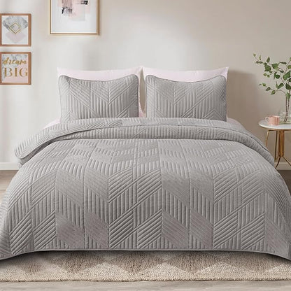 Exclusivo Mezcla Ultrasonic Full Queen Quilt Bedding Set, Lightweight Light Grey Bedspreads Soft Modern Geometric Coverlet Set for All Seasons (1 Quilt and 2 Pillow Shams)