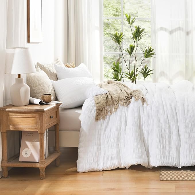 AveLom Seersucker White Comforter Set Full, 3 Pieces- 100% Soft Washed Microfiber Lightweight Comforter with 2 Pillowcases, All Season Down Alternative Bedding Set (80x90 inches)