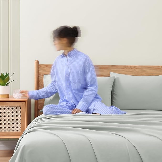 UGG Hedi Full Sheet Set 4-Piece Luxury Cooling Sheets Deep Pockets Premium Bedding with 2 Pillow Shams Hypoallergenic Machine Washable Soft Lightweight Bed Set for Bedroom, Full, Mineral Green