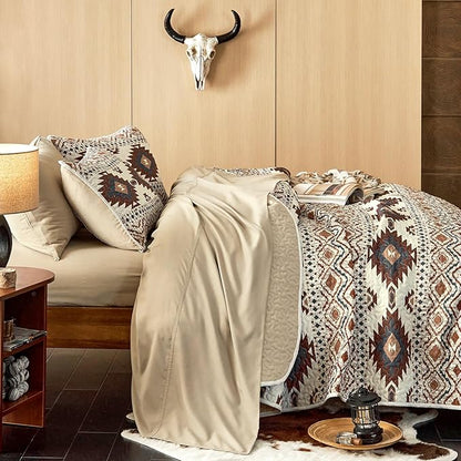 Wake In Cloud - Western Quilt Set, Southwestern Aztec Country Style with Rustic Ranch Vibe, Reversible Lightweight Bedspread Coverlet, 3 Pieces, Beige Brown, Twin/Twin XL Size