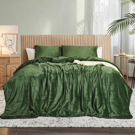 Wajade Queen Size Comforter Set- 3 Pieces Dark Green Bed in A Bag for All Seasons Bedding Set with 1 Comforters and 2 Pillowcases