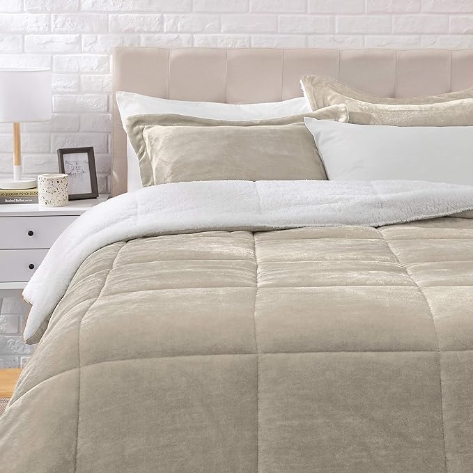 Amazon Basics Lightweight Microfiber Comforter Set 3 Pieces Duvet Cover Set With Zipper Closure, King, Taupe, Solid