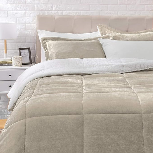 Amazon Basics Lightweight Microfiber Comforter Set 3 Pieces Duvet Cover Set With Zipper Closure, King, Taupe, Solid
