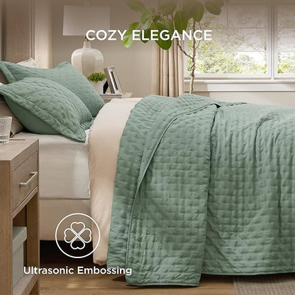 Bedsure King Quilt - Sage Green Bedspread King Size & Lightweight Comforter, Modern & Boho Coverlet with Clover Pattern, Ultra Soft All-Season Bedding, 106 x 96 Inches | Stitch-Free Quilting, Ultra Soft, Lightweight, Machine Washable, Pet-Friendly