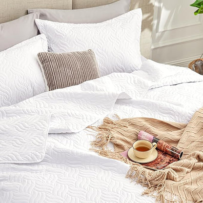 Love's cabin California King Size Quilt Bedding Set White Bedspread - Cal King Summer Lightweight Bedspread Comforter - Wave Pattern Coverlet for All Season - 3 Pieces (1 Quilt, 2 Pillow Shams)