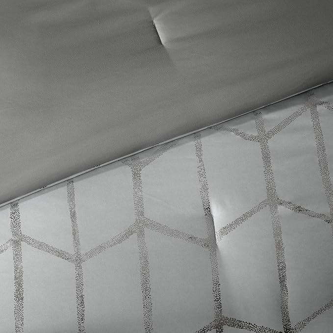 Intelligent Design Raina Full/Queen Comforter Set, Soft Microfiber, Modern Geometric Metallic Bed Set, 5 Pieces College Bedding with 2 Shams, 2 Toss Pillows Grey/Silver