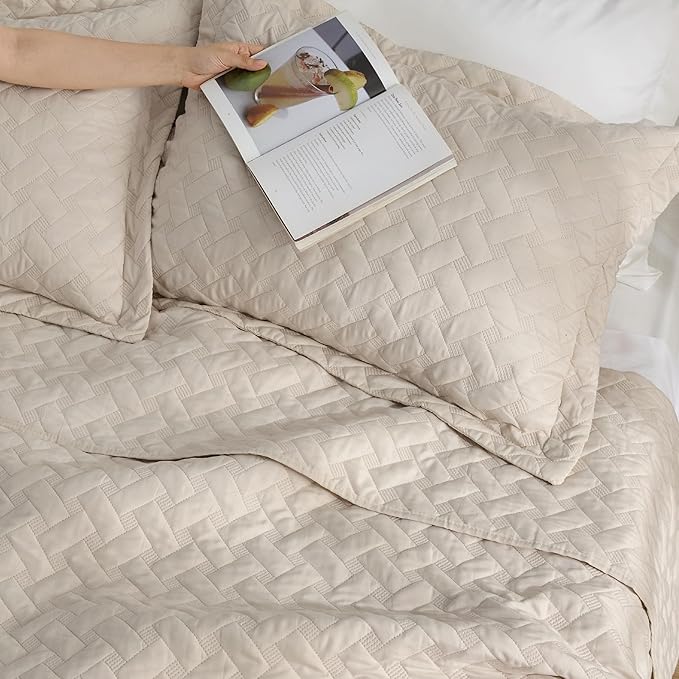 Bedsure Quilts Twin Size - Lightweight Bedspreads Twin Size with Basket Weave Pattern, Soft Quilt Bedding Set, Light Beige Comforter Set Coverlet for All Seasons with 1 Pillow Sham (68" x 86") | Skin-Friendly Soft, All-Season Comfort, Breathable, Light...