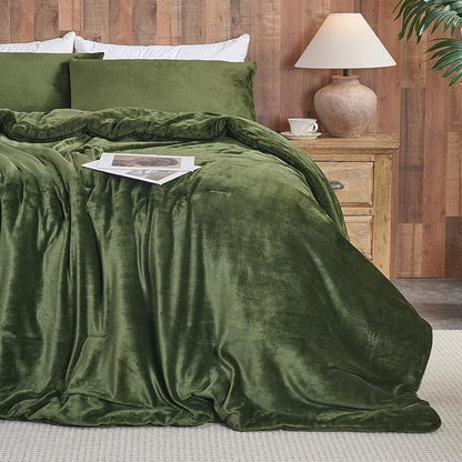 Wajade Queen Size Comforter Set- 3 Pieces Dark Green Bed in A Bag for All Seasons Bedding Set with 1 Comforters and 2 Pillowcases