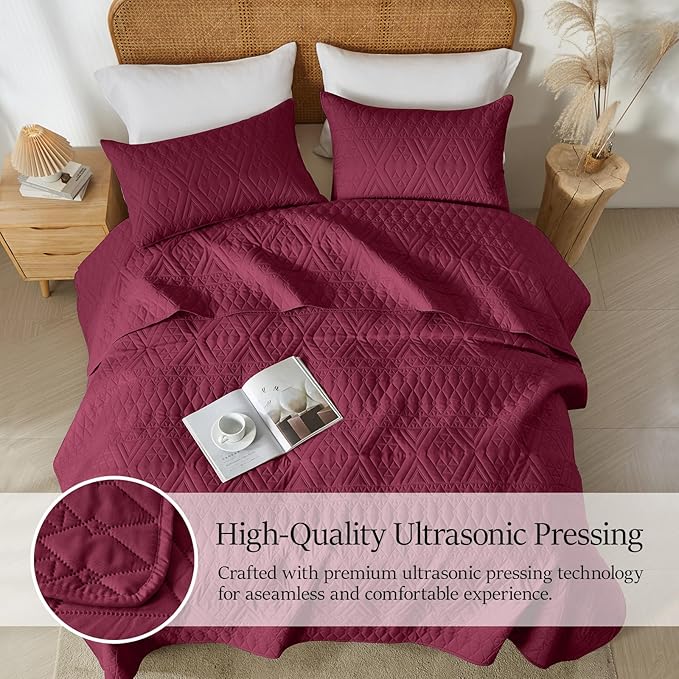 akkialla Full/Queen Quilt Set, Burgundy Lightweight Microfiber Bedspread Coverlet, Boho Geometric Pattern, Soft All-Season Bedding, 3-Piece (1 Quilt, 2 Pillow Shams) | Breathable fabric, Modern style