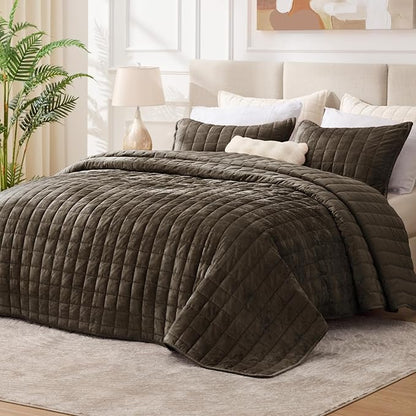 BEDELITE Velvet Quilt Set Queen Size - Luxury Velvet Comforter Bedding Set 3 Pieces, Lightweight Soft Cozy Mocha Brown Oversized Bedspread Coverlet for All Seasons with 2 Pillow Shams