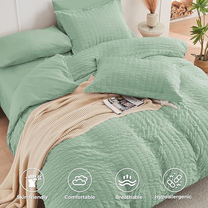 HYMOKEGE Sage Green Duvet Cover King Size, Ultra Soft 3-Piece Seersucker Duvet Cover Set with Zipper Closure, Soft Brushed Microfiber Bedding Set with 8 Corner Ties (104"x90", 2 Pillowshams)