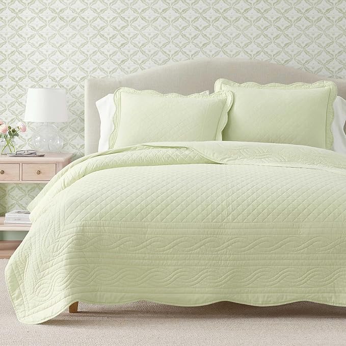 Martha Stewart - King Size Quilt Set, Soft & Breathable Cotton Percale Quilted Bedding with Matching Pillowcases, Scalloped Edge Bed Set, Vintage Scallop Green