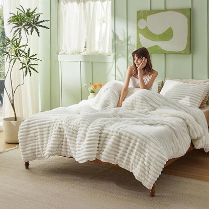 Bedsure Twin/Twin XL Size Comforter - GentleSoft™ 2 Pieces Double-Side Fleece Fluffy White Comforter Set, Cozy Striped Room Decor Aesthetic Luxury Twin Bedding Sets, 1 Pillowcase, 68x88 Inches
