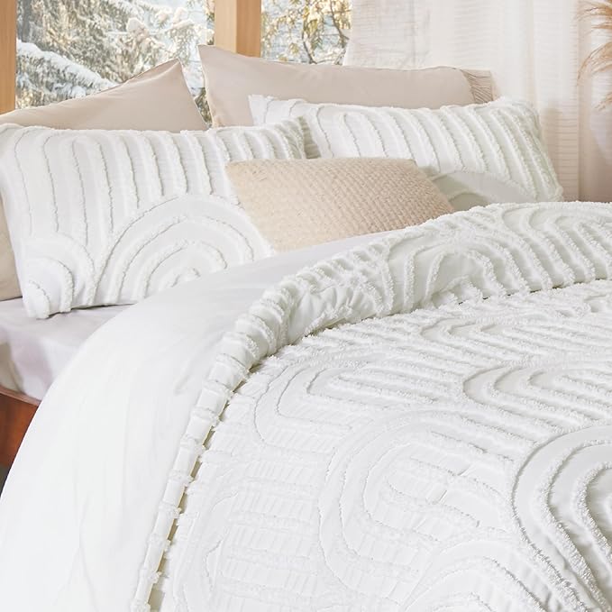 Bedsure Boho Tufted White California King Comforter, GentleSoft™ 3 Pieces Boho Farmhouse Decor Bedding, Arch Shabby Chic Bedding for All Seasons, 1 Bed Comforter, 2 Pillow Shams, 104x96 Inches