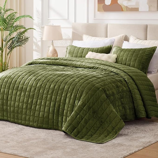 BEDELITE Velvet Quilt Set Queen Size - Luxury Velvet Comforter Bedding Set 3 Pieces, Lightweight Soft Cozy Olive Green Oversized Bedspread Coverlet for All Seasons with 2 Pillow Shams