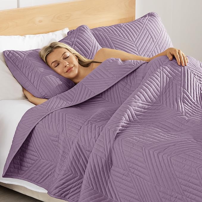 Exclusivo Mezcla Ultrasonic Twin Quilt Bedding Set, Lightweight Dusty Lavender Bedspreads Soft Modern Geometric Coverlet Set for All Seasons (1 Quilt and 1 Pillow Sham)