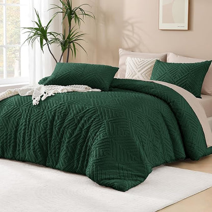 Andency Dark Emerald Green Boho Queen Comforter Set, Lightweight Fluffy Bedding Comforter Sets for Queen Bed, 3 Pieces Forest Green Tufted Bed Set for All Seasons (1 Comforter 90x90In, 2 Pillowcases)