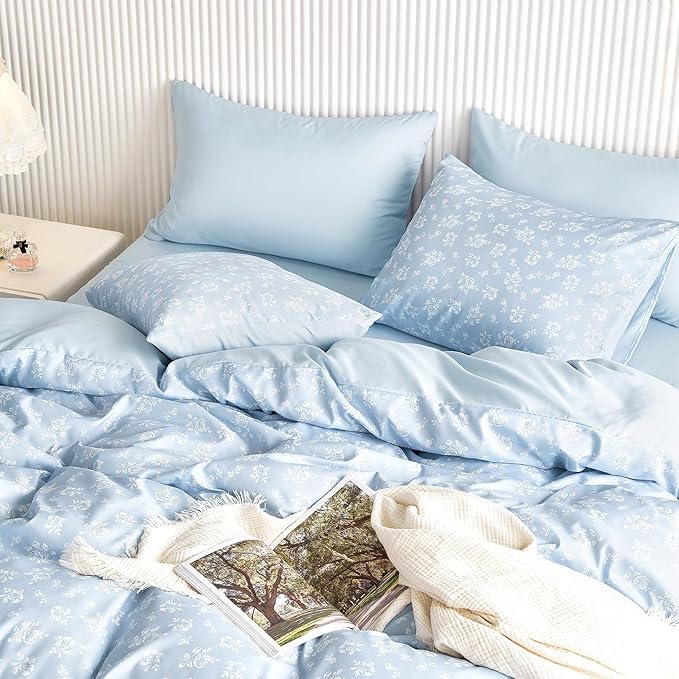 Wake In Cloud - Coquette Duvet Cover Set, Floral Cottagecore Flower Shabby Chic Cute Aesthetic, Soft Lightweight Bedding for Women Teen Girls, 3-Piece, Light Blue, Full Size