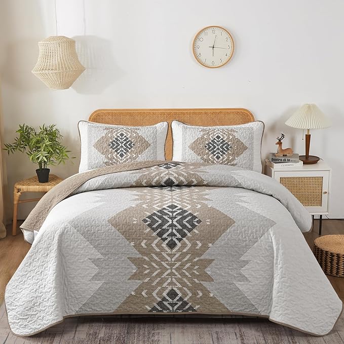 Dintszyayue Boho Quilt California King Size,3 Piece Aztec Texture Bedspread Coverlet Set Khaki Soft Quilt Set Lightweight Bedding Set Geometric Bohemian Bedspread with 2 Pillowcases(Khaki,96"x112")