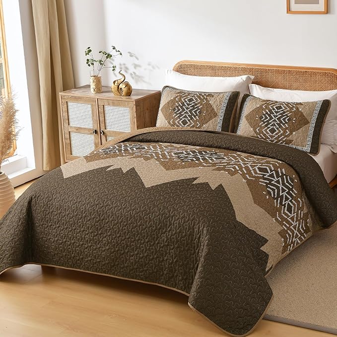 Dintszyayue Brown Quilt Set King Size Boho Aztec Texture Bedspread Coverlet Set 3 Piece Soft Lightweight Bedding Set Geometric Bohemian Bedspread with 2 Pillowcases(Dark Brown,90"x103")