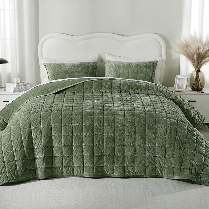 KASENTEX Greek Velvet Queen Quilt Set, 3× Softer Luxe Sheen, 100% Cotton Backing, 150GSM Down-Alternative Fill, Expanded 98×98" Coverage for Fuller Side Drape (1 Quilt + 2 Pillow Shams), Loden Green