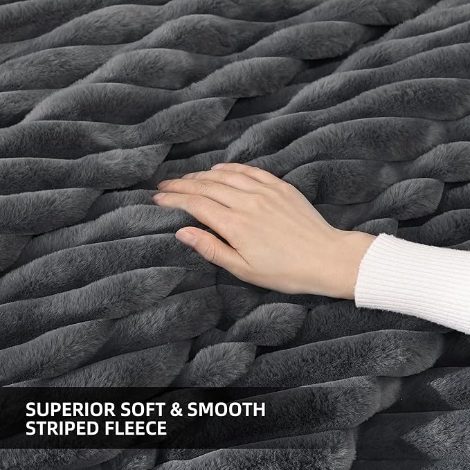 Smoofy Fluffy King Size Comforter Set 3 Pieces - Dark Grey Fleece Fluffy Comforter Set, Luxury Fuzzy King Bedding Set, Soft King Bed Set All Season, Heavy Faux Fur Comforter with 2 Pillow Cases