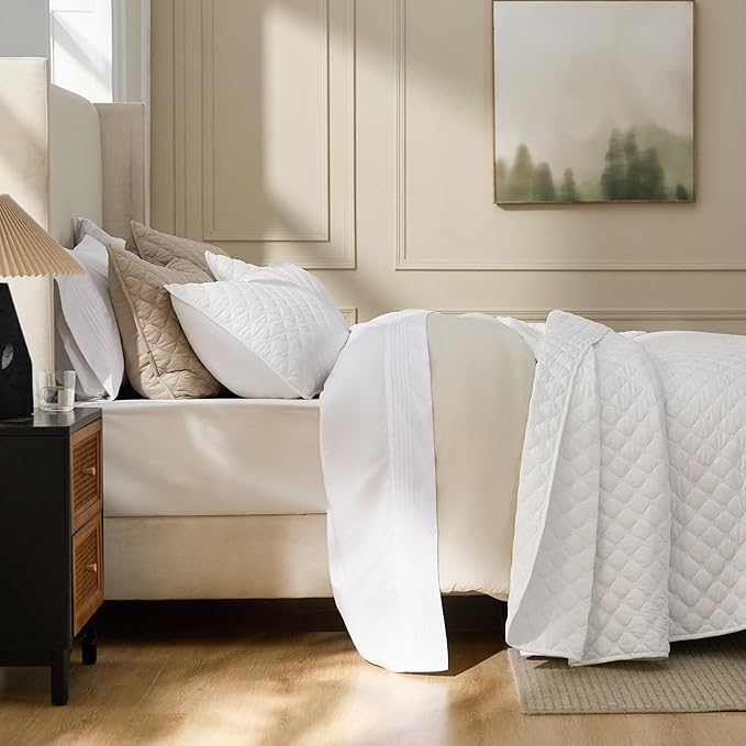Bedsure Quilts King Size - Lightweight Bedspreads King Size with Classic Honeycomb Quilting, Soft Quilt Bedding Set, White Comforter Set Coverlet for All Seasons with 2 Pillow Shams (106" x 96") | Skin-Friendly Soft, All-Season Comfort, Breathable, Lig...