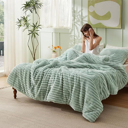 Bedsure Comforter Set Queen Size - GentleSoft™ 3 Pieces Double-Side Fleece Fluffy Sage Green Comforter Set, Cozy Striped Room Decor Aesthetic, Luxury Bedding Queen Size, 2 Pillowcases, 90x90 Inches
