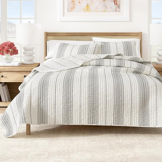 Great Bay Home Striped Quilt Set - 2-Piece Twin/Twin XL Size Farmhouse Bedding Set - Lightweight, All-Season, Reversible Bedspread (White/Grey)