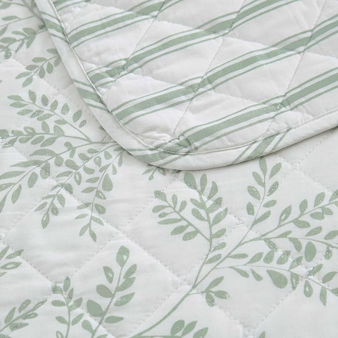 Martha Stewart - Twin Quilt Set, 100% Soft & Breathable Bedding with a Lightweight Feel for Year Round Comfort, 2 Piece Bed Set with Matching Pillowcase (Murray Leaves Green)