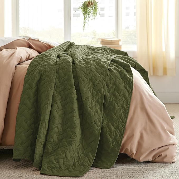 Bedsure Quilts Twin Size - Lightweight Bedspreads Twin Size with Basket Weave Pattern, Soft Quilt Bedding Set, Olive Green Comforter Set Coverlet for All Seasons with 1 Pillow Sham (68" x 86") | Skin-Friendly Soft, All-Season Comfort, Breathable, Light...