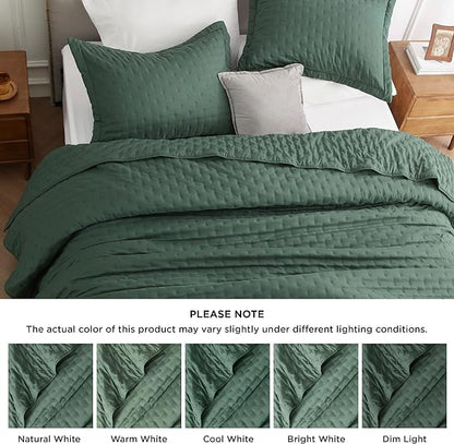 Bedsure King Quilt - Dark Green Bedspread King Size & Lightweight Comforter, Modern Coverlet with Clover Pattern, Ultra Soft All-Season Bedding, 106 x 96 Inches | Stitch-Free Quilting, Ultra Soft, Lightweight, Machine Washable, Pet-Friendly