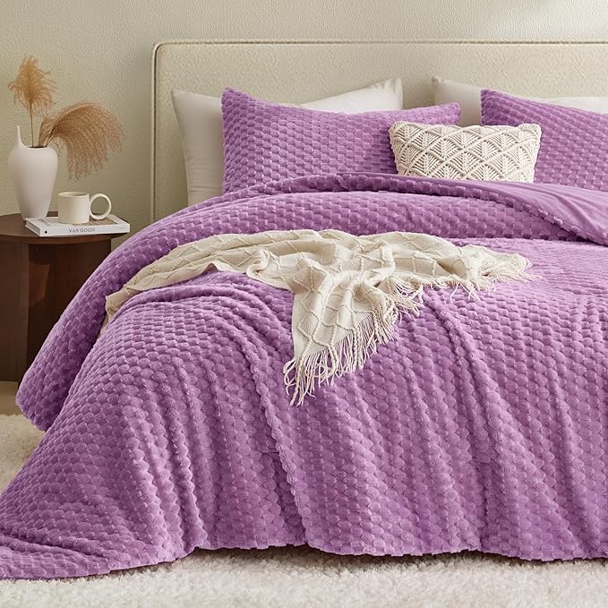 Petrichor Fluffy Queen Comforter Set - Ultra-Soft Lavender Flannel Thick Comforter for Queen Bed, Luxury Warm Bedding Set for Winter & Fall, Cozy Fuzzy Bed Set 3 Pieces (1 Comforter & 2 Pillowcases)