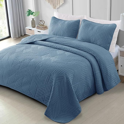 Exclusivo Mezcla Ultrasonic King Quilt Bedding Set, Lightweight Grayish Blue Bedspreads Soft Modern Geometric Coverlet Set for All Seasons (1 Quilt and 2 Pillow Shams)