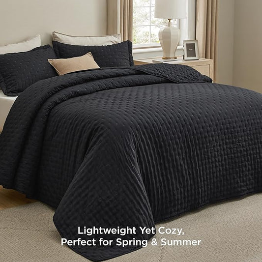 Bedsure Twin Quilt - Ultra Soft Twin XL Quilt Bedding for Dorm Decor, Lightweight All-Season Comforter, Black Bedspread Coverlet with Clover Pattern, 68 x 86 Inches | Stitch-Free Quilting, Ultra Soft, Lightweight, Machine Washable, Pet-Friendly