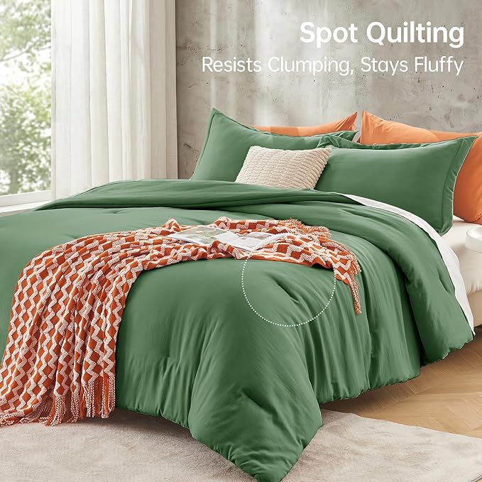 MUXHOMO Queen Comforter Set, All Season Ultra Soft Down Alternative Bedding - 3 Piece Lightweight Bed Set Includes 1 Comforter (90"x90") and 2 Pillow Shams (20"x26"), Dark Green